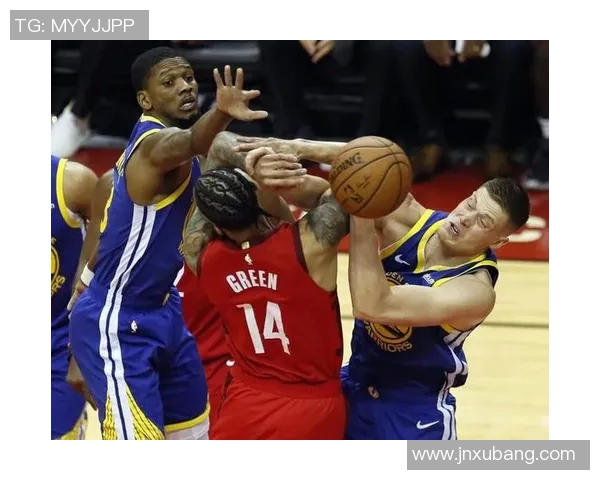 2006年NBA季后赛火箭对阵骑士的精彩对决回顾与分析