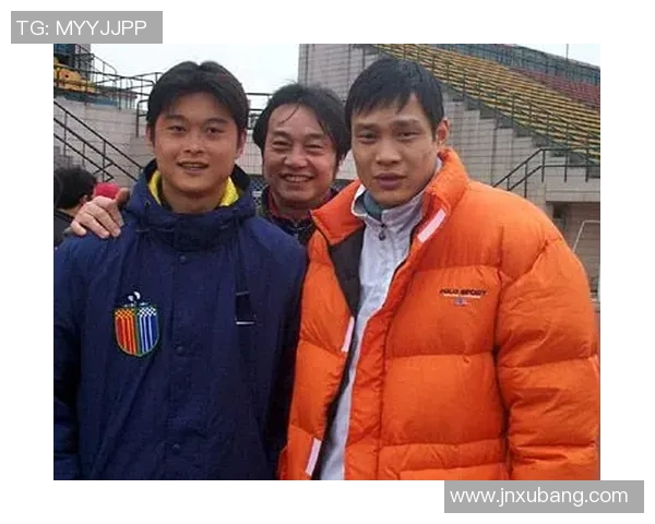 足球明星李彦的成长历程与辉煌成就全景解析 足球明星李彦的成长历程与辉煌成就全景解析