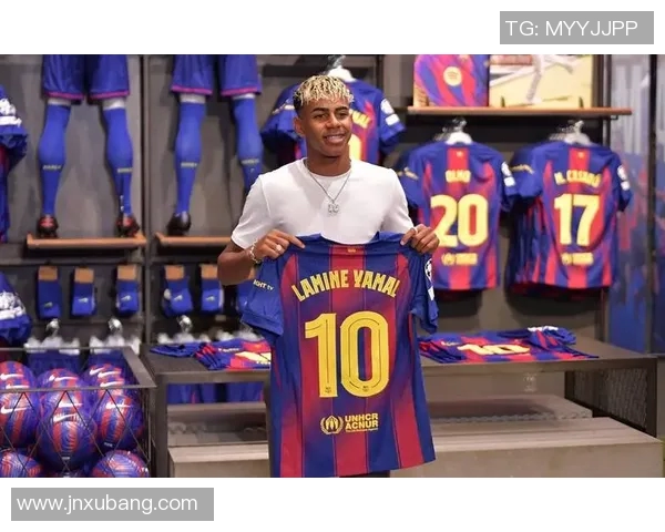 3号秋衣足球明星的传奇故事与赛场背后的奋斗历程揭秘 3号秋衣足球明星的传奇故事与赛场背后的奋斗历程揭秘